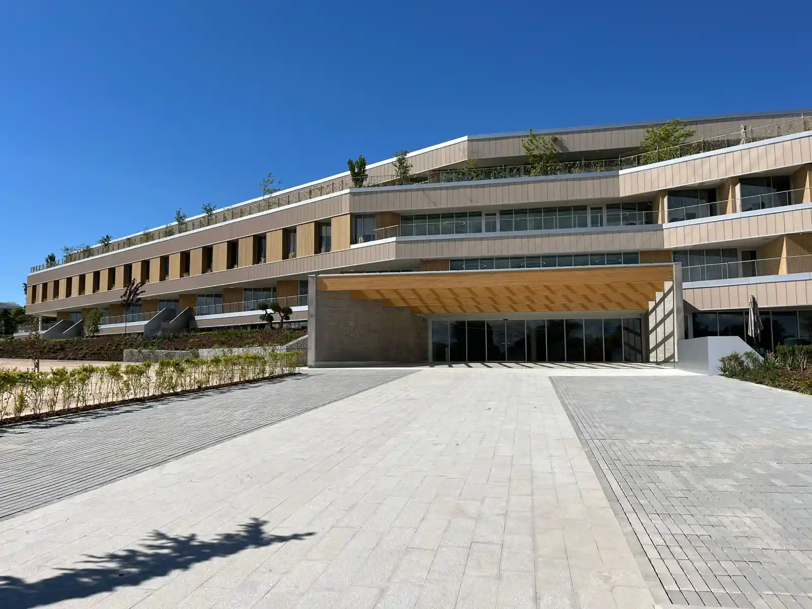 Vista exterior del Hospital Memorial Publio Cordón en Pozuelo de Alarcón, Madrid, donde opera el equipo Quenet Torrent