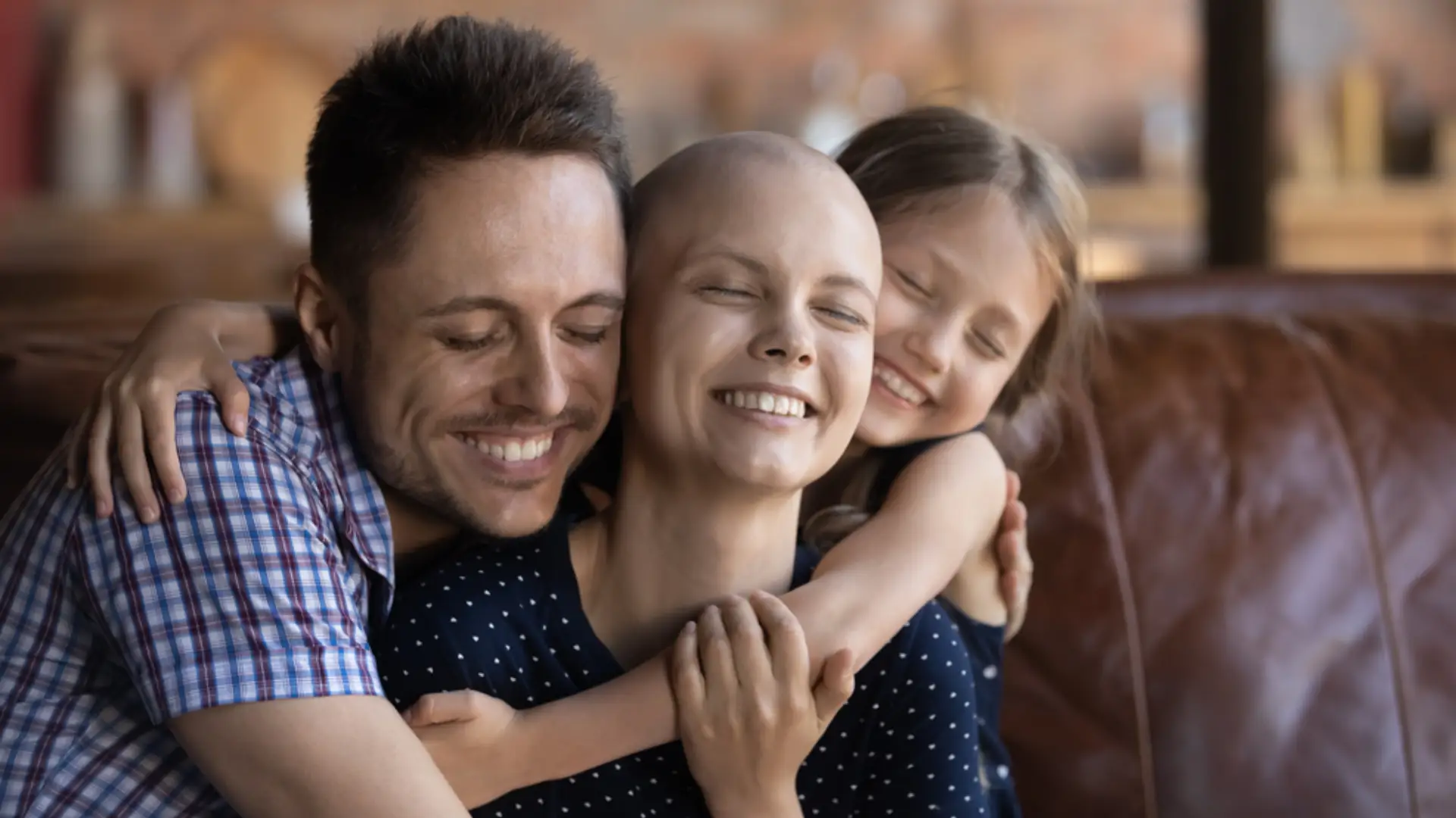 Qué hacer si un familiar o amiga tiene cáncer de ovario: guía clara, síntomas y segunda opinión